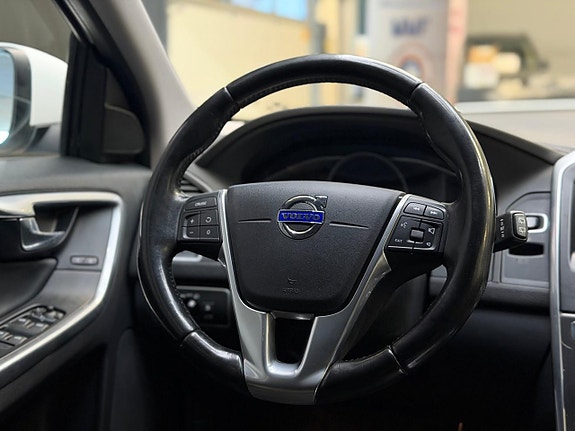 Volvo XC60 9 of 25
