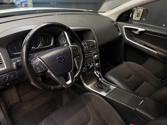 Volvo XC60 7 of 25