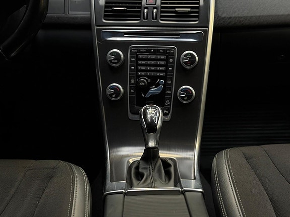 Volvo XC60 12 of 25
