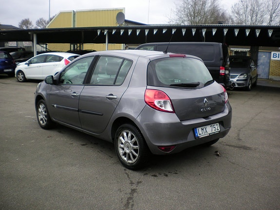 Renault Clio 9 of 11