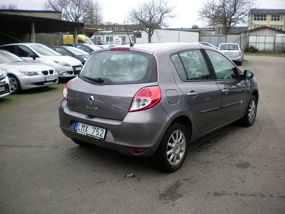 Renault Clio 8 of 11
