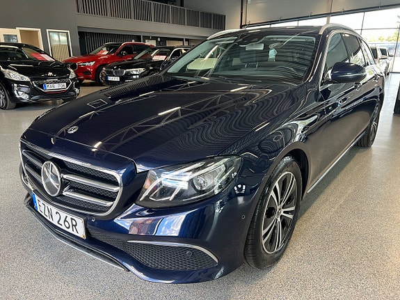 Mercedes-Benz E200 8 of 23
