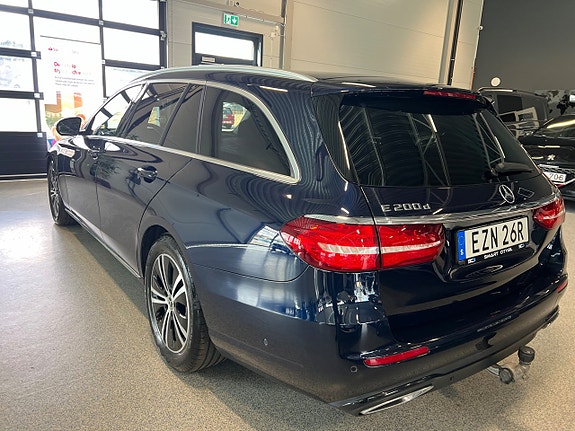 Mercedes-Benz E200 6 of 23