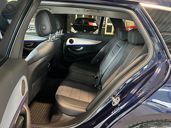 Mercedes-Benz E200 15 of 23