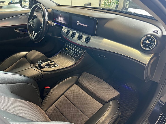 Mercedes-Benz E200 11 of 23
