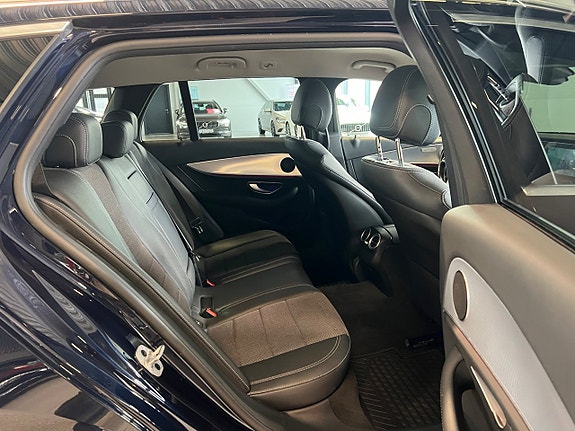Mercedes-Benz E200 14 of 23