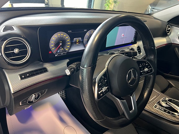 Mercedes-Benz E200 18 of 23