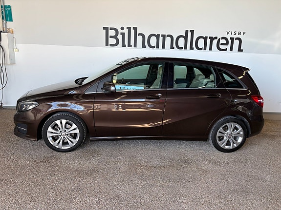 Mercedes-Benz B200 d 3 of 5