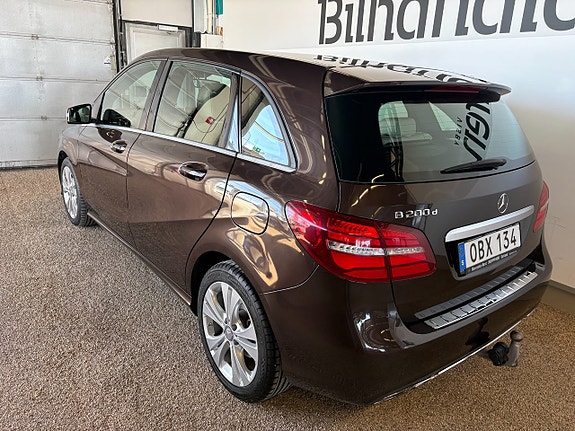 Mercedes-Benz B200 d 4 of 5