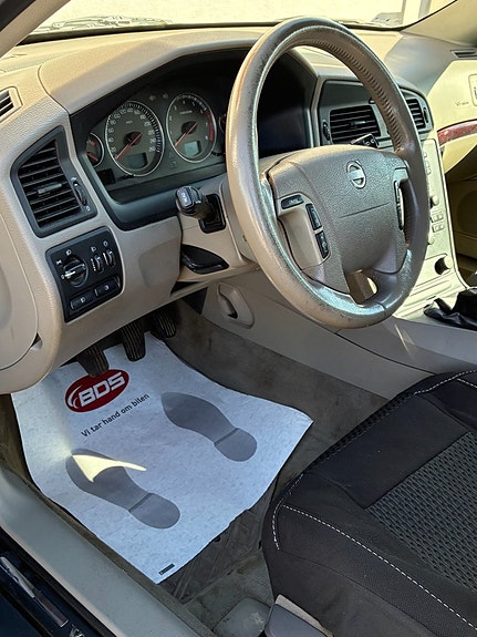 Volvo V70 8 of 14