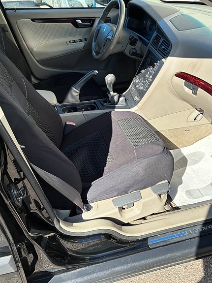 Volvo V70 9 of 14