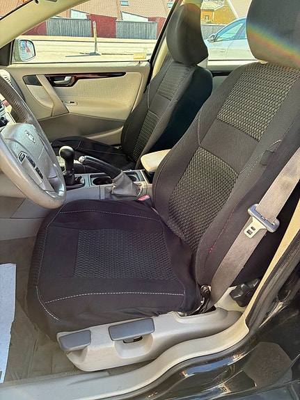 Volvo V70 10 of 14