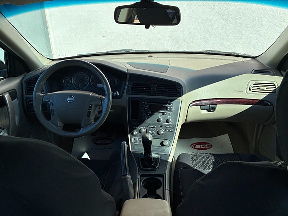 Volvo V70 12 of 14