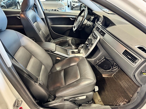 Volvo XC70 12 of 21