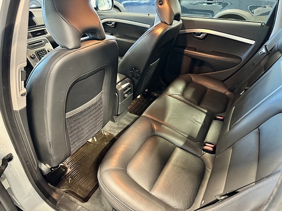 Volvo XC70 9 of 21