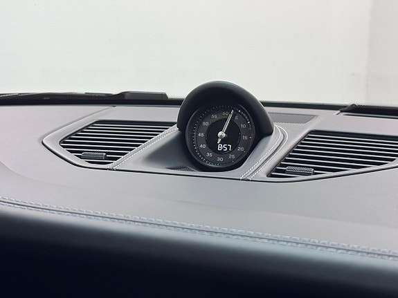 Porsche 911 Carrera 4 GTS 13 of 16