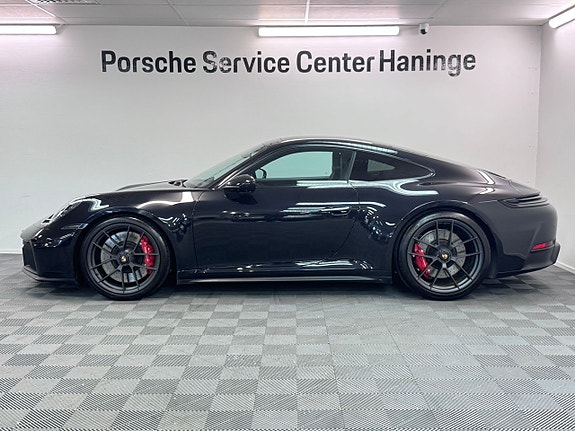 Porsche 911 Carrera 4 GTS 5 of 5