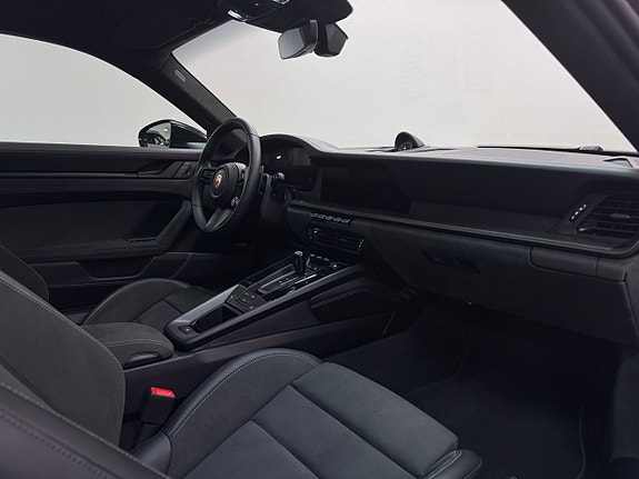 Porsche 911 Carrera 4 GTS 10 of 16