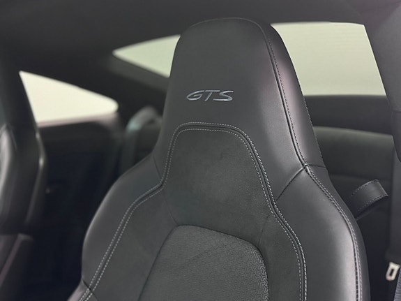 Porsche 911 Carrera 4 GTS 9 of 16