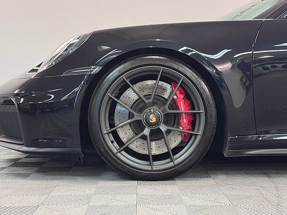 Porsche 911 Carrera 4 GTS 4 of 5