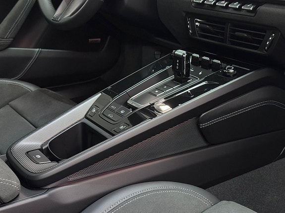 Porsche 911 Carrera 4 GTS 15 of 16