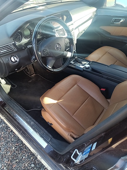 Mercedes-Benz E250 4 of 5