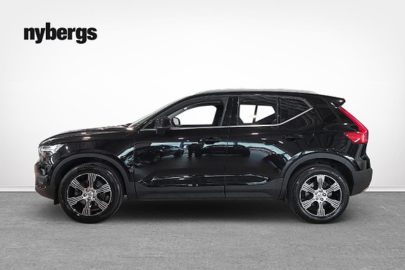 Volvo XC40 2 of 5