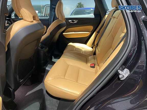 Volvo XC60 8 of 26