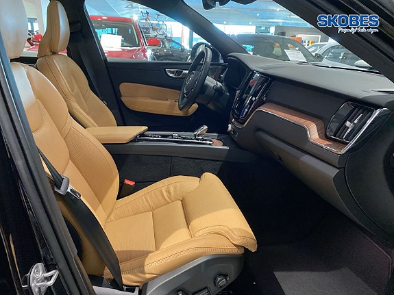 Volvo XC60 10 of 26
