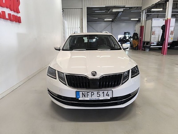 Skoda Octavia 2 of 5