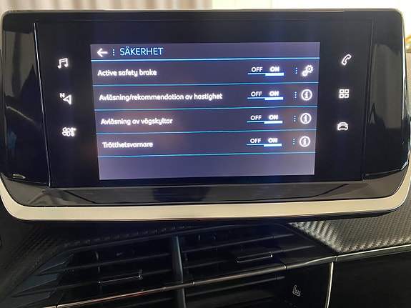 Peugeot 208 14 of 18