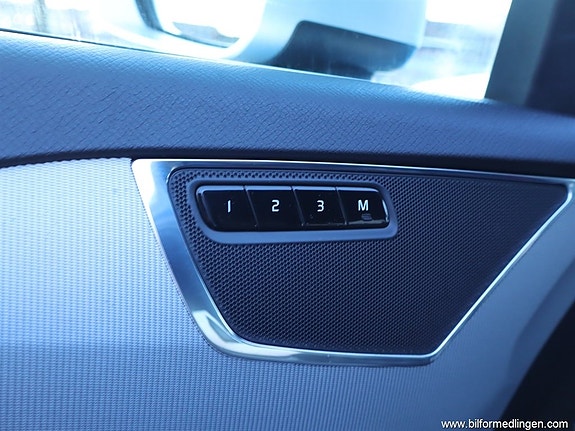 Volvo XC90 15 of 23