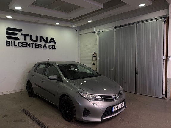 Toyota Auris 3 of 5
