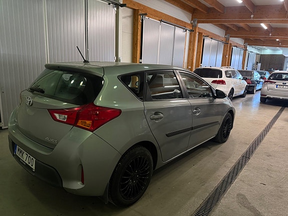 Toyota Auris 12 of 13