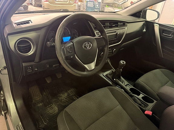 Toyota Auris 6 of 13