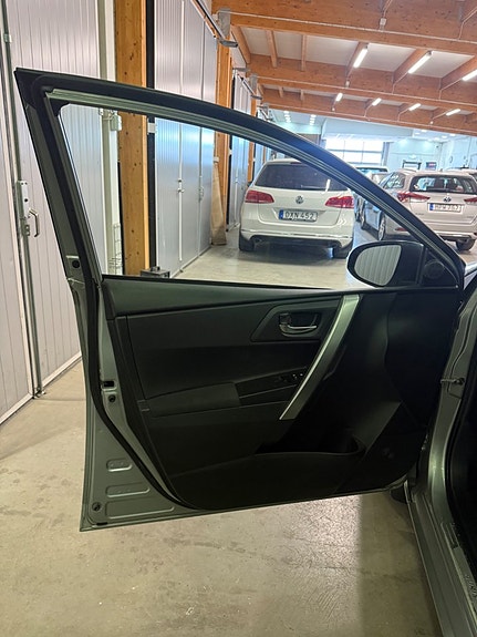 Toyota Auris 5 of 5