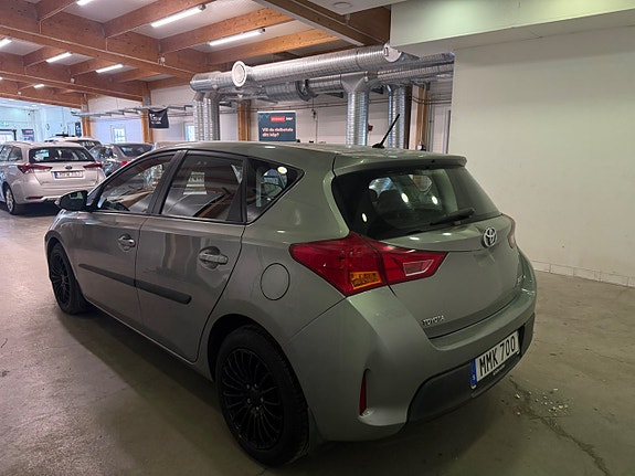 Toyota Auris 11 of 13