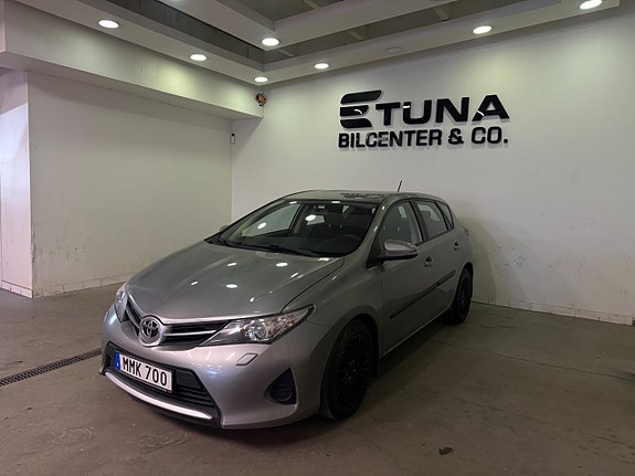 Toyota Auris 4 of 5