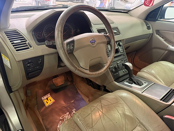 Volvo XC90 6 of 16