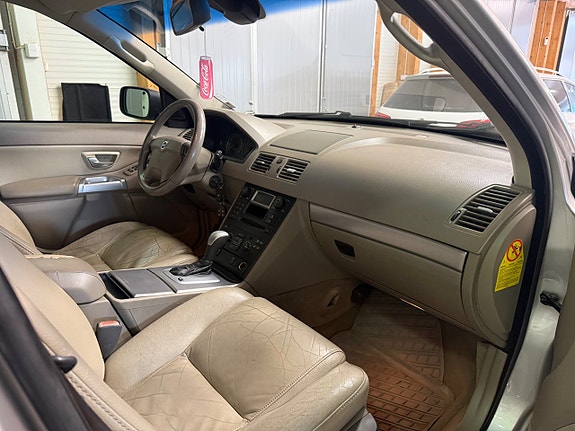 Volvo XC90 16 of 16