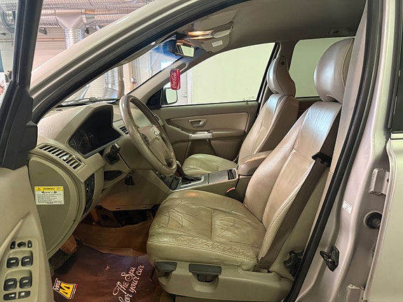 Volvo XC90 7 of 16
