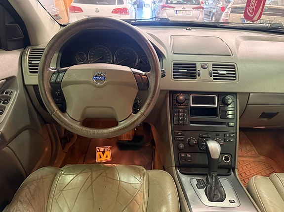 Volvo XC90 9 of 16