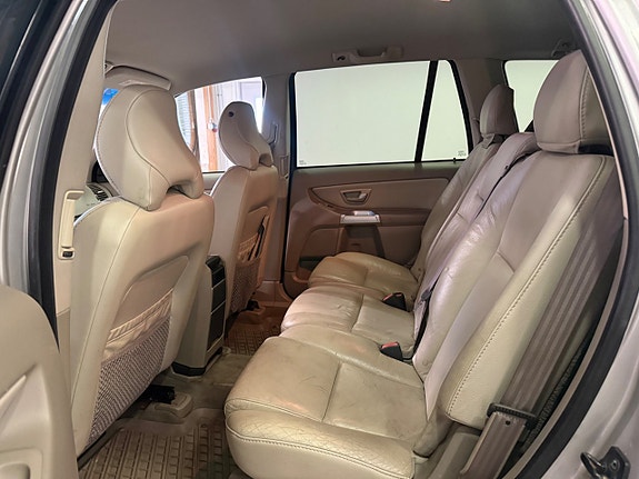 Volvo XC90 10 of 16