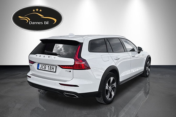 Volvo V60 Cross Country 7 of 27