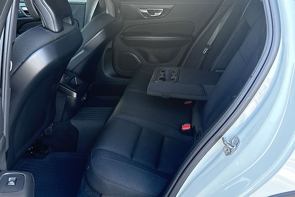Volvo V60 Cross Country 11 of 27