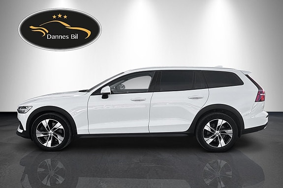 Volvo V60 Cross Country 2 of 27