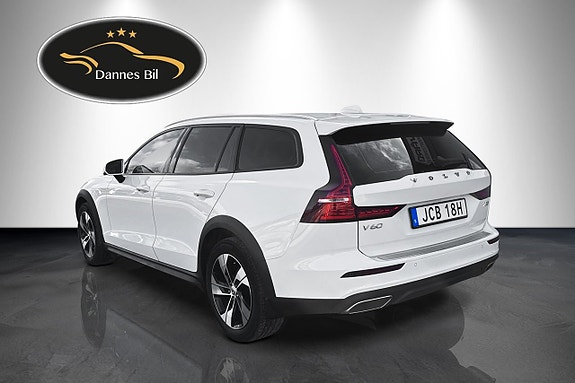 Volvo V60 Cross Country 3 of 27