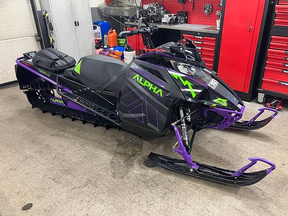 Arctic-cat Alpha M8000