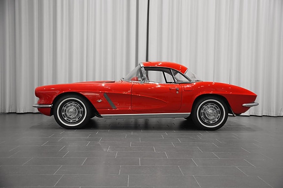 Chevrolet Corvette 2 of 5