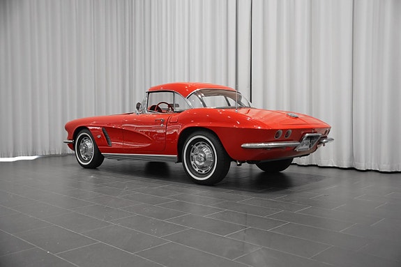 Chevrolet Corvette 3 of 5